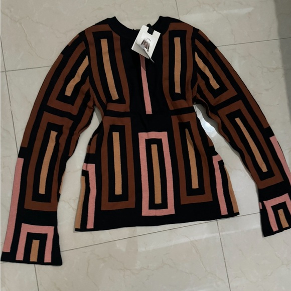 Johanna Ortiz

Tropico Nevado Top - Picture 2 of 2